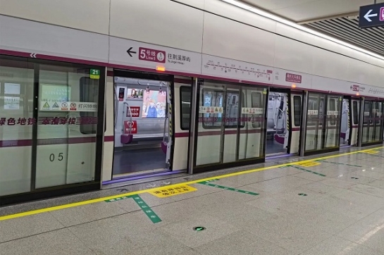 接纳九游会老哥俱乐部轨道交通屏障门系统的福州地铁5号线后通段正式运营开通
